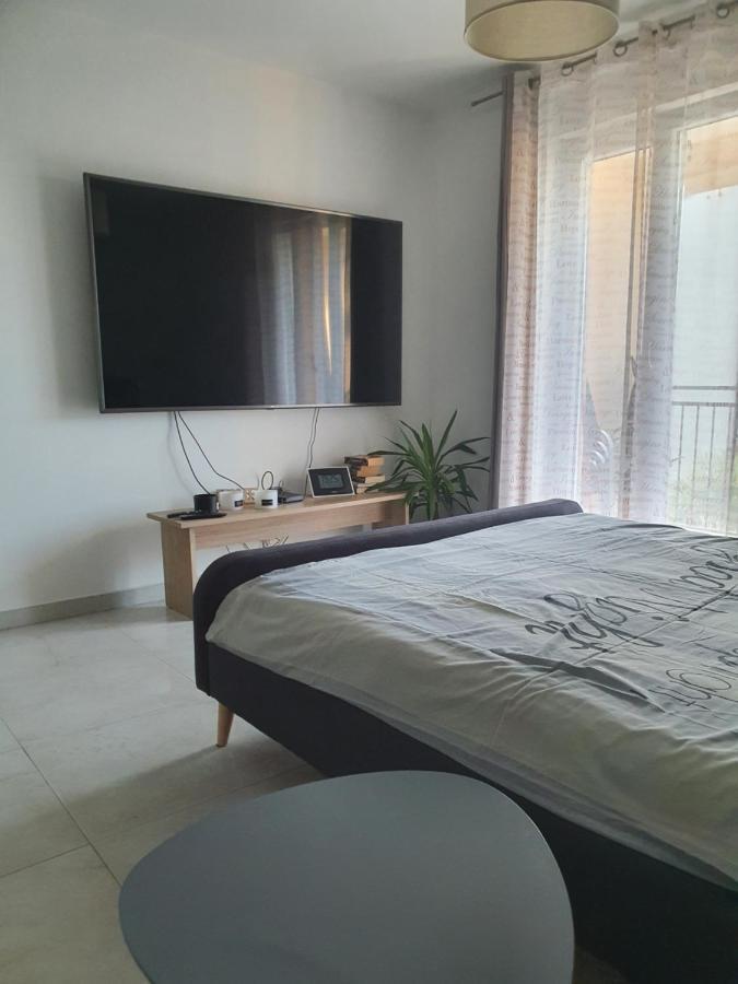 פורץ Studio Apartment Doris מראה חיצוני תמונה